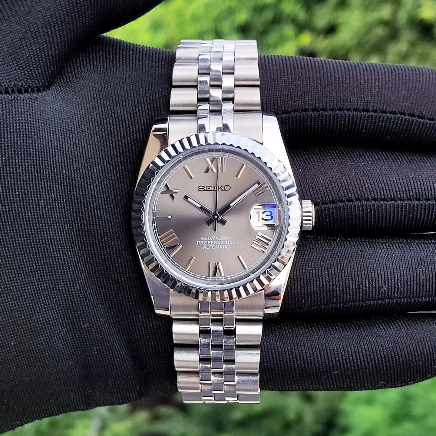 SEIKOJUST | ROMAN GRAY